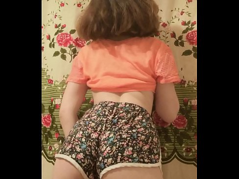 ❤️ Keçika ciwan a seksî li ber kamerayê kurtanên xwe ji xwe dike ❤❌ Pornoya rûsî li me ❌️