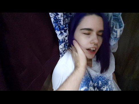 ❤️ Xwişka min di dolabê de dît û alîkariya wê kir ❤❌ Pornoya rûsî li me ❌️